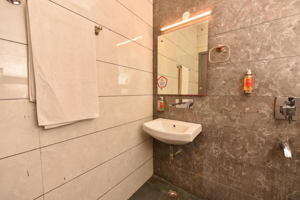 Hotel Red Saffron 뉴델리 외부 사진