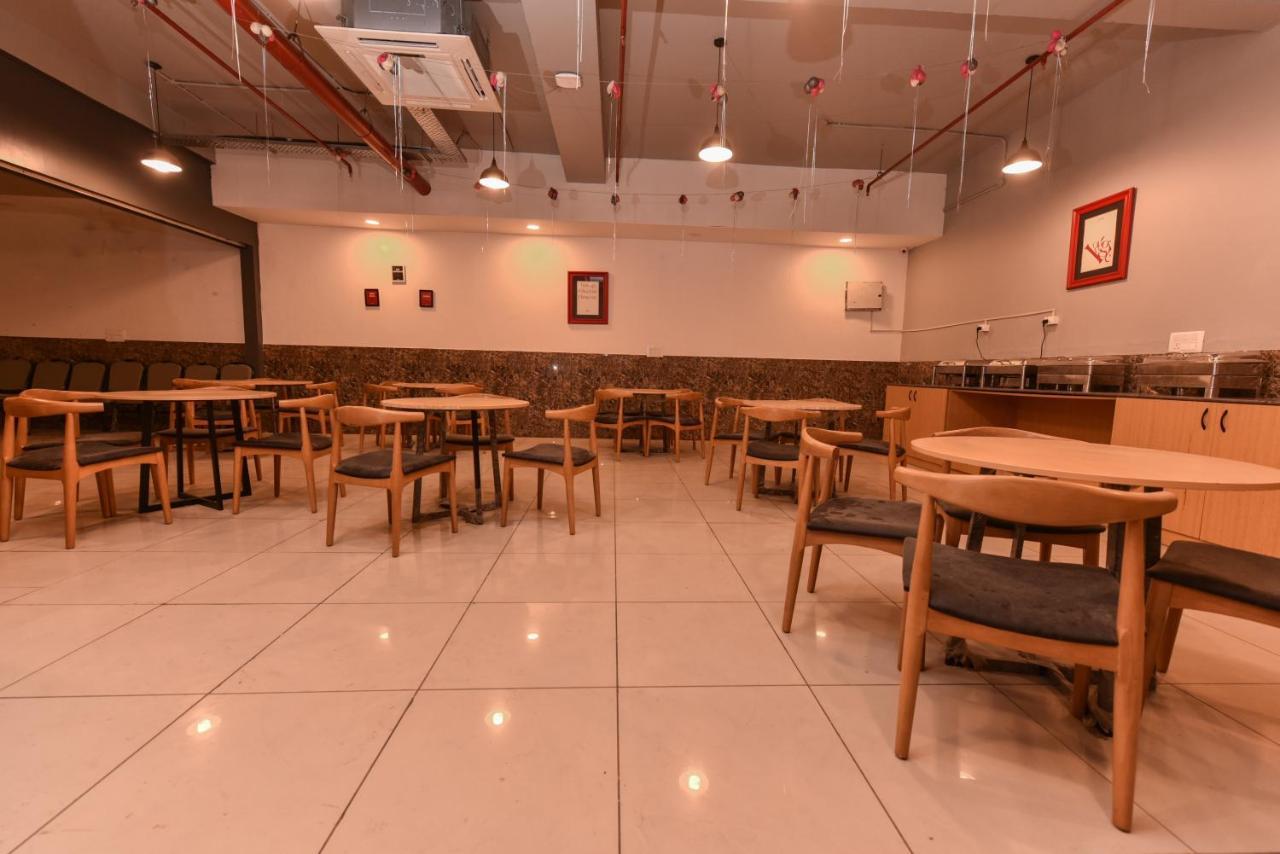 Hotel Red Saffron 뉴델리 외부 사진