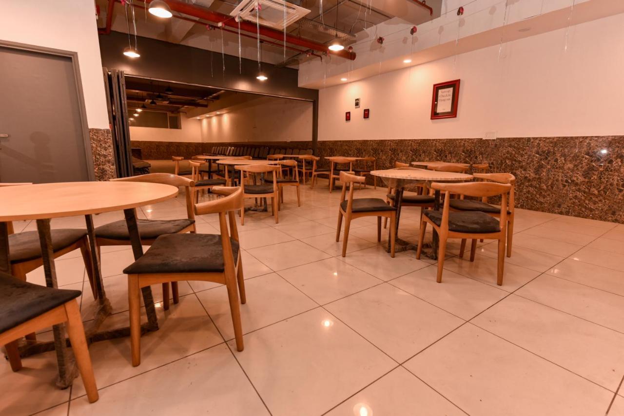 Hotel Red Saffron 뉴델리 외부 사진